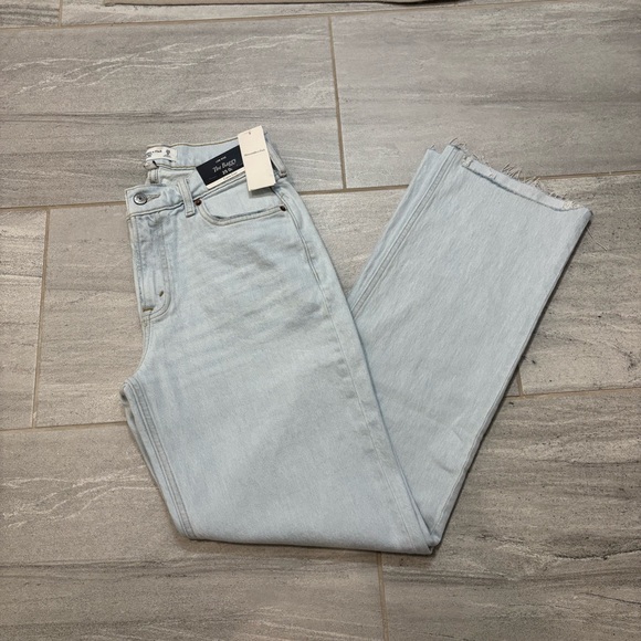Abercrombie & Fitch Curve Love Low Rise Baggy Jeans - Picture 8 of 14